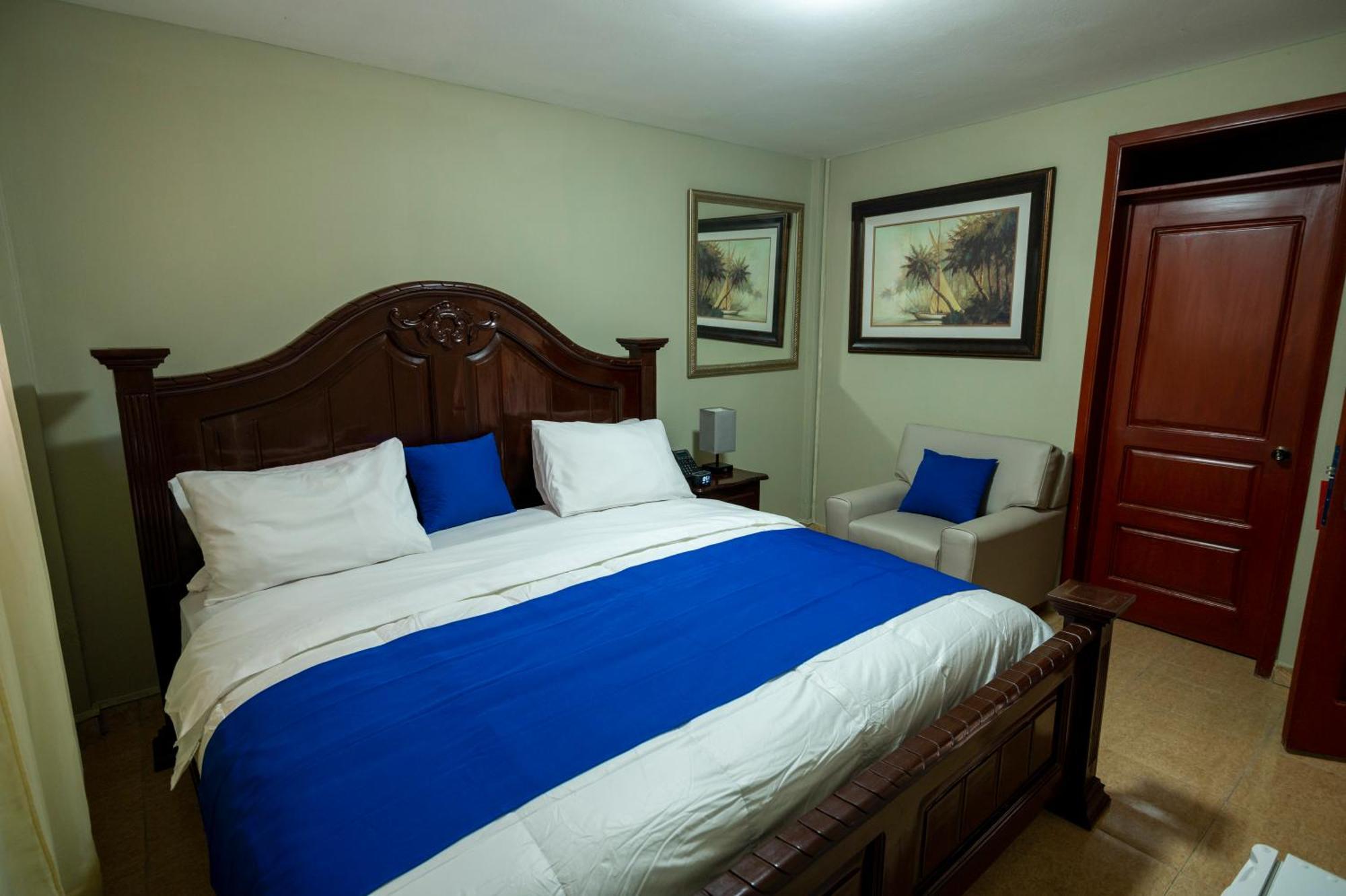 Vivy Hill'S Hotel بورت أو برنس المظهر الخارجي الصورة