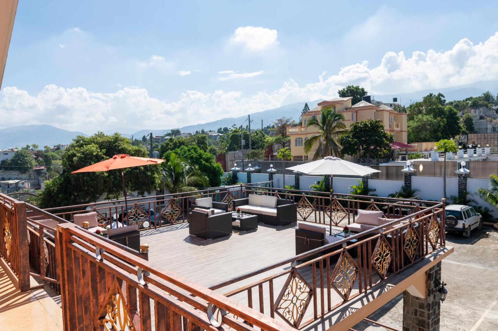 Vivy Hill'S Hotel بورت أو برنس المظهر الخارجي الصورة